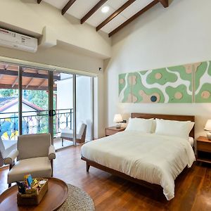 Queen Room Garden View